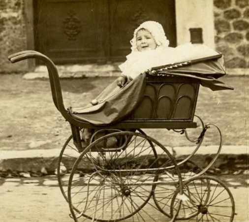Blog de sylviebernard-art-bouteville : sylviebernard-art-bouteville, Anciennes voitures pour les bébés.