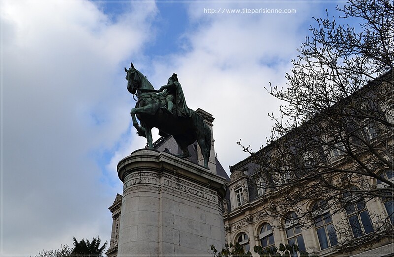 L'Hôtel de Ville de Paris : Statue équestre d'Etienne Marcel