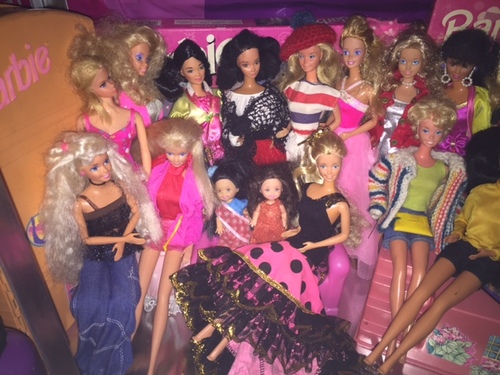 Ma toute petite collection de Barbie HVg_6pB4GTCuoqk_Zu2UoGcjbgk@500x375