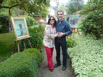 site - Sandra Labaronne et Dominique Dulac devant les chemin des peintures de L'ART'ELIER P1080724