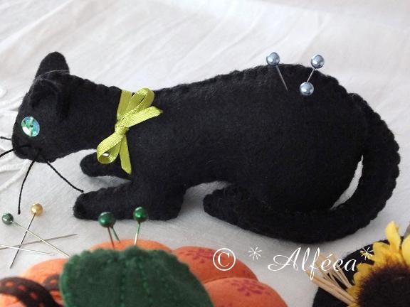 Chat, chapeau et citrouille