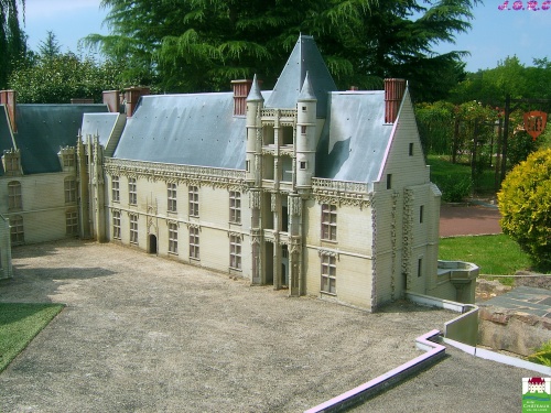 MINI  CHATEAUX  DU  VAL  DE  LOIRE   8/8 