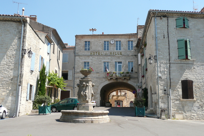 Fichier:Hôtel de ville à Barjac (Gard).JPG — Wikipédia