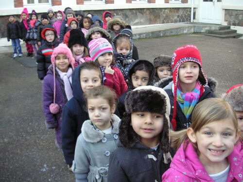 Les CP de Mulsant en visite à l'école maternelle deux faubourgs