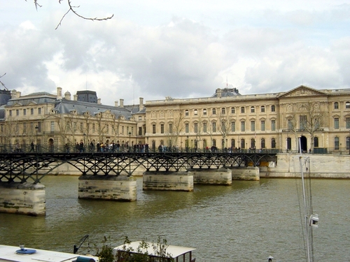 Le Louvre , le jardin des Tuileries