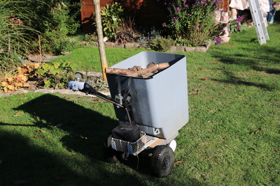 Un chariot de golf au service du jardin