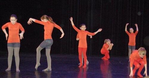 Le groupe de danse contemporaine à Colombes 