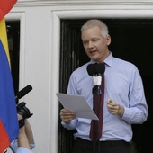 L'ex-président de l'Équateur Rafael Correa dénonce la " torture " infligée à Julian Assange, par Glenn Greenwald