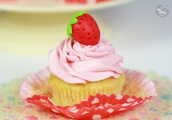 miss ines vous presente le Cupcakes surprise à la fraise