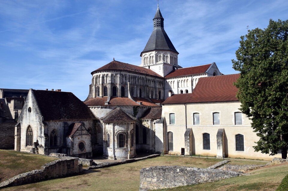 J2 - La Charité sur Loire - Le prieuré et l'église Notre Dame