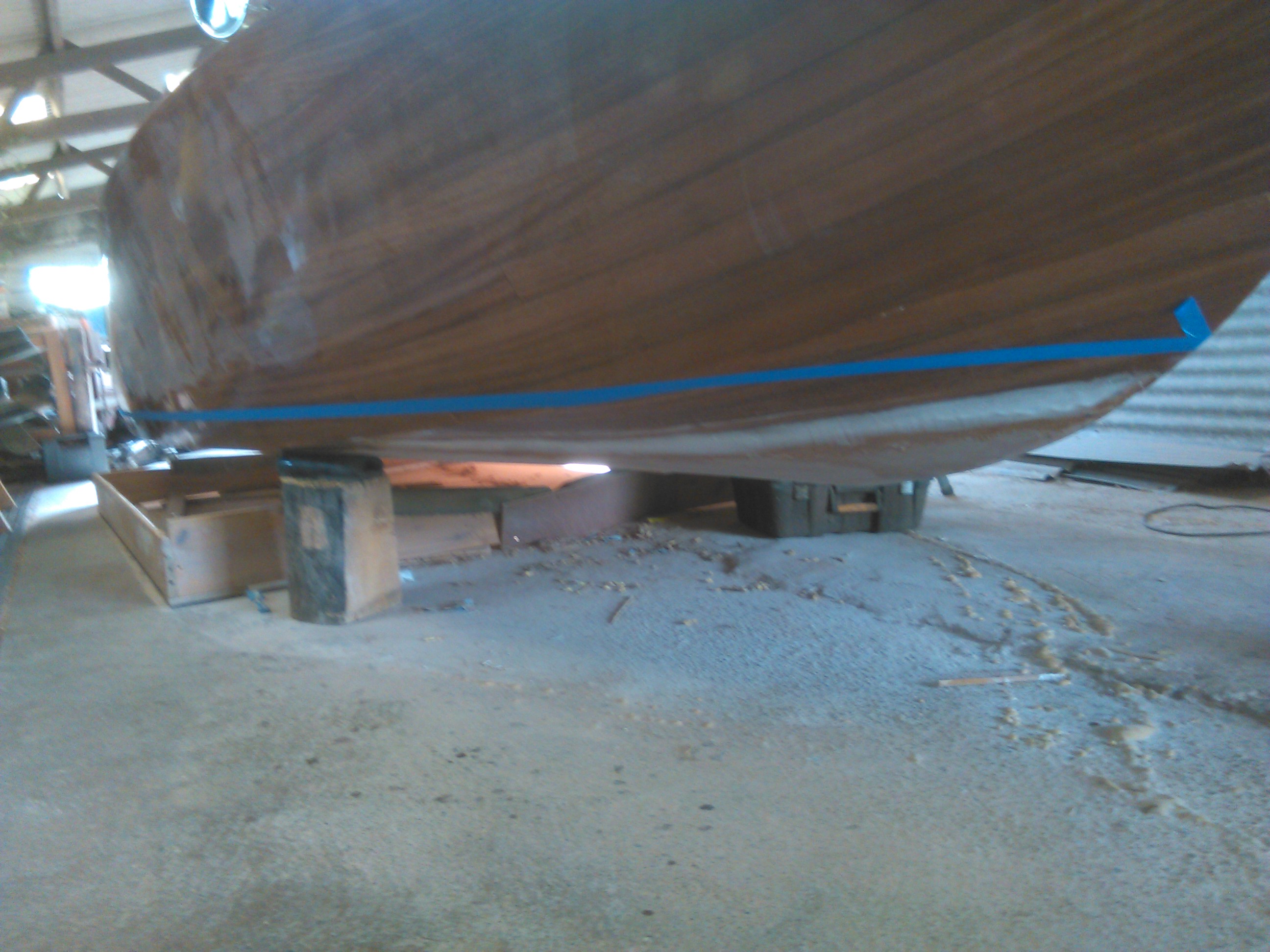 Ponçage Et Peinture Papanourch Construit Son Bateau
