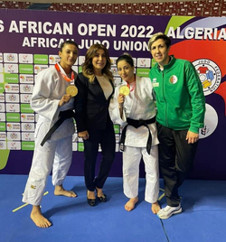 SAIDI Kahina en vert Entraîneur de l'EN  vainqueur de l'open africain 2022