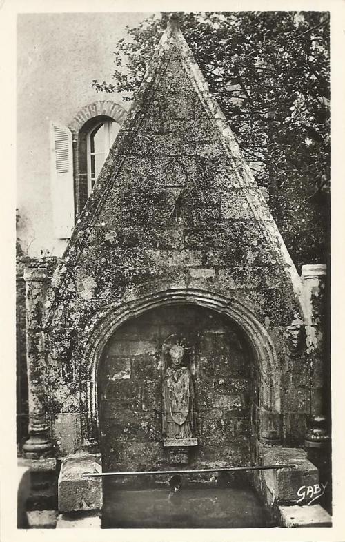 Locminé, fontaine Saint Colomban