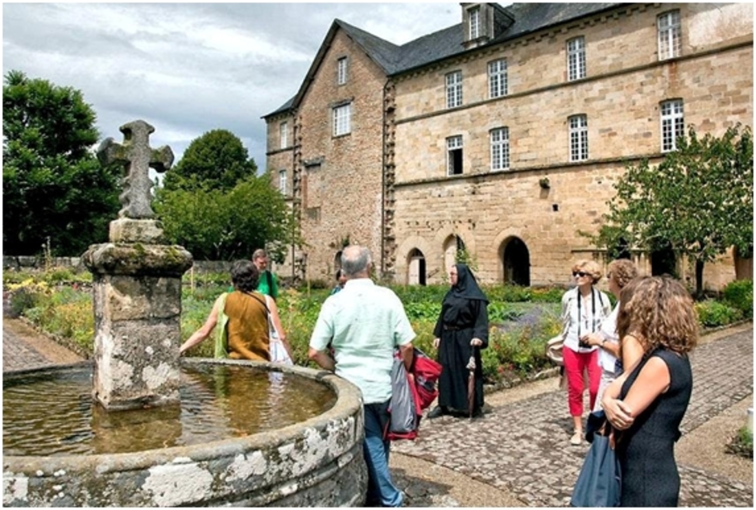 AUBAZINE   EN   CORRÈZE