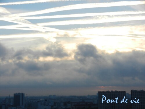 CIEL DE MATIN D'AUTOMNE SUR LA VILLE