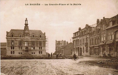 La Bassée - La Grande Place et la Mairie