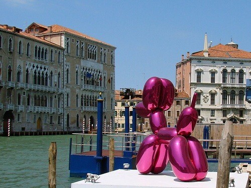Balloon-dog-Koons-Venise-by-dalbera.jpg