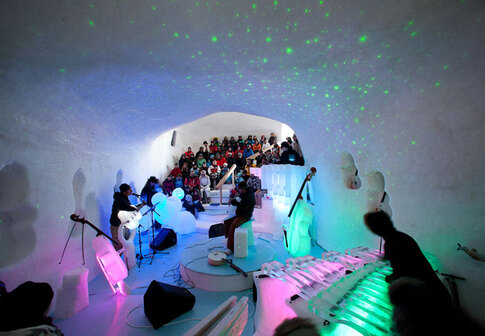 Un concert en igloo sur instruments de glace
