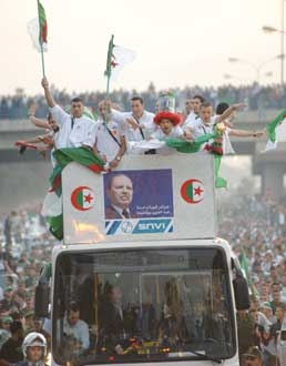 Retour triomphale de l'EN à Alger le 19.11.09