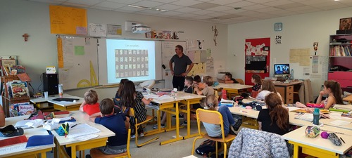 Intervention d'un professeur du collège.