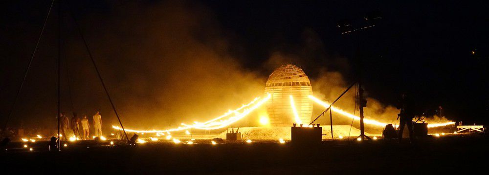 Un feu de la Saint-Jean original, &quot;L'oeuf du Phénix&quot;...