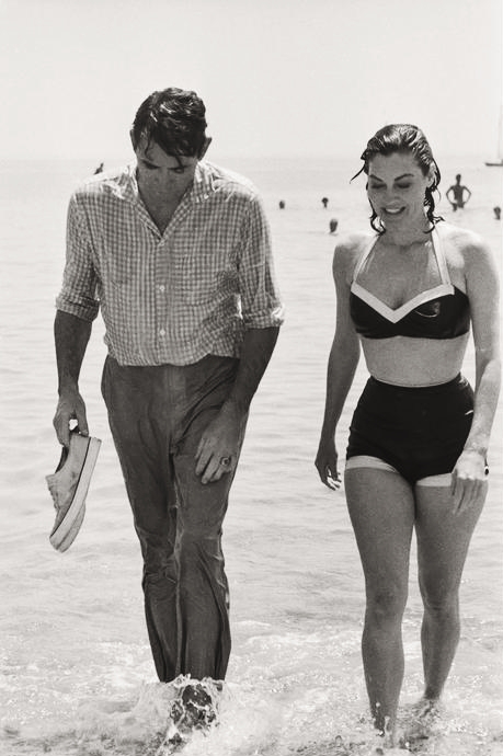 https://kinoimages.files.wordpress.com/2015/08/19th_gregory-peck-and-ava-gardner-during-the-filming-of-on-the-beach-1959.jpg?w=660