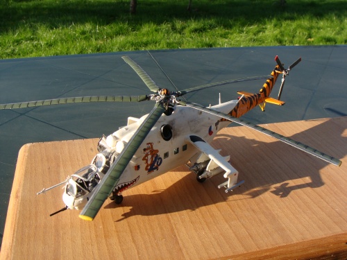 Maquette hélicoptère Mil Mi 24 Hind D version Tigermeet 1994,Force Aérienne Tchèque