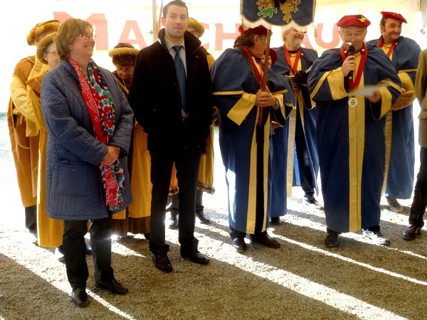 Le marché aux truffes de Bourgogne 2016, à la Maison de la Forêt, a été suivi de sympathiques intronisations