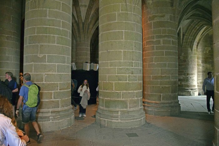 J5 - Le Mont St-Michel - La crypte des gros piliers