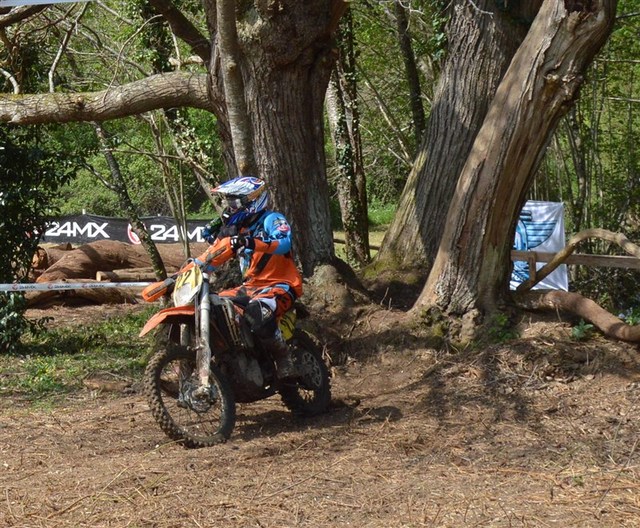 Blog de sylviebernard-art-bouteville : sylviebernard-art-bouteville, 2 Saint-Jean- d'Angely 31me ENDURO DES BOIS - 19 Avril 2015