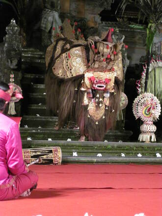 Ubud Bali , spectacle de danse au Lotus Pond 