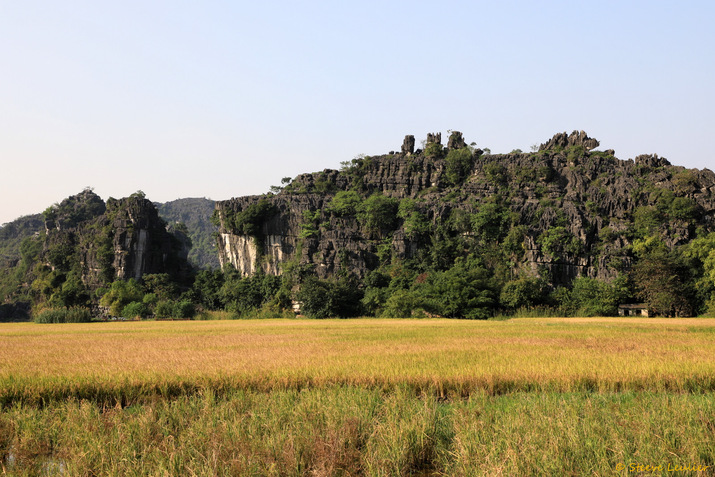 La grotte de Mua et la superbe vue de son sommet sur les rizières