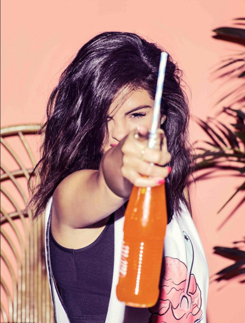 Selena Gomez fraîche et mutine pour Adidas après les scandales