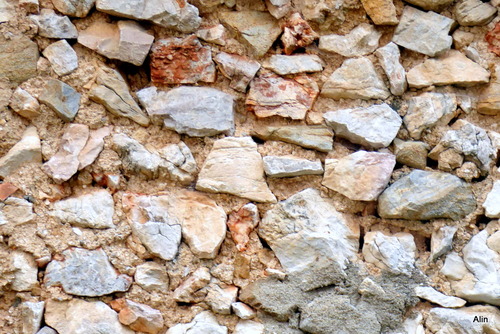 Un beau mur en pierre