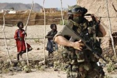 Tchad-Soldat-Eufor-13juin2008-1-2.jpg