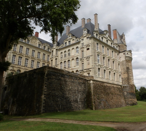 Le château de Brissac ( 1 )