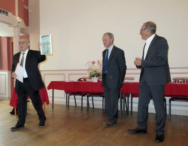 Michel Lagrange, écrivain et poète Châtillonnais, a offert tous ses manuscrits à la ville de Châtillon sur Seine....