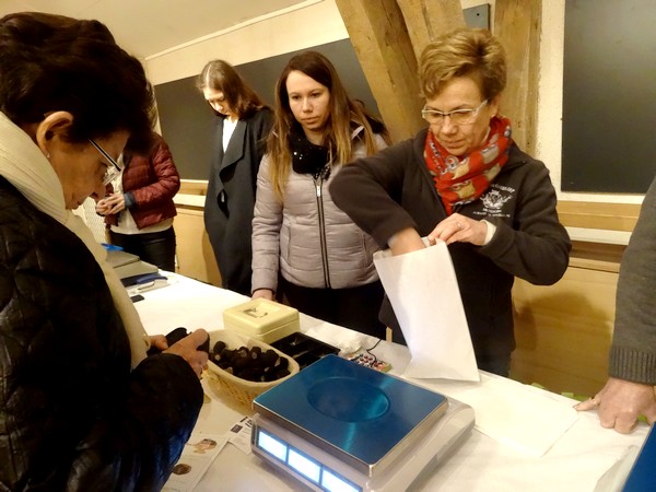 Le marché aux truffes de Bourgogne 2016, à la Maison de la Forêt, a été suivi de sympathiques intronisations