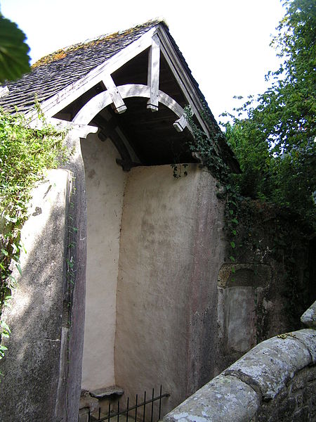 File:Fontaine des Cinq-Plaies à Lannion - Vue générale.jpg