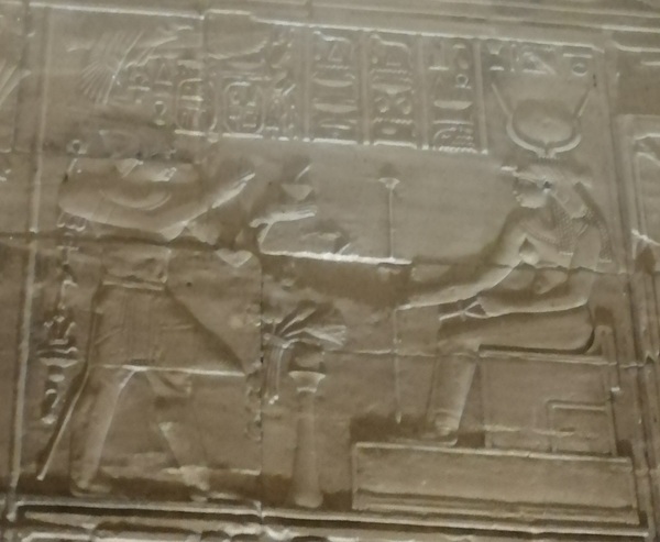 Pharaon Honore Isis