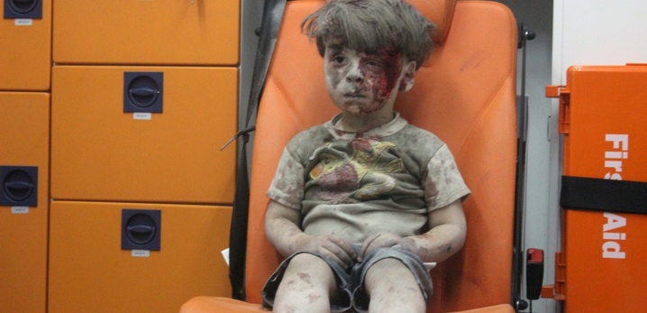 SYRIE. La photo d'Omran, 5 ans, &eacute;branle le monde 