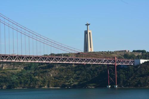 La statue du Cristo Rei et le pont du 25 Avril vus du Mediterranea