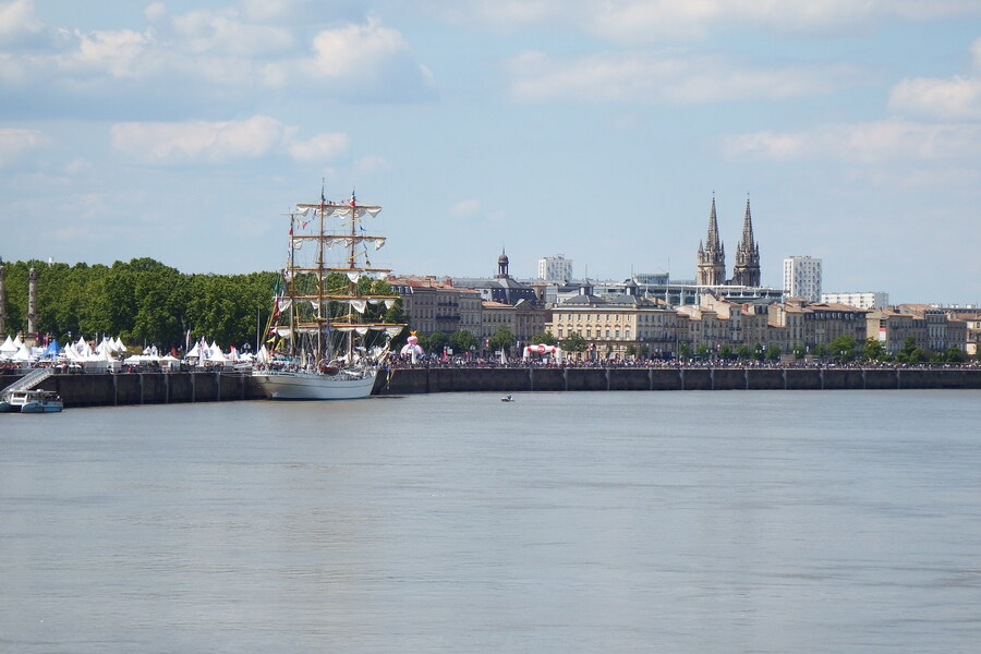La fête du fleuve à Bordeaux - la solitaire du Figaro (2)