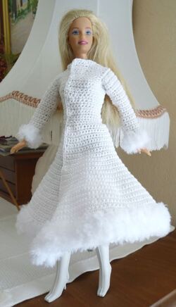 Barbie en manteau "Reine des neiges" 