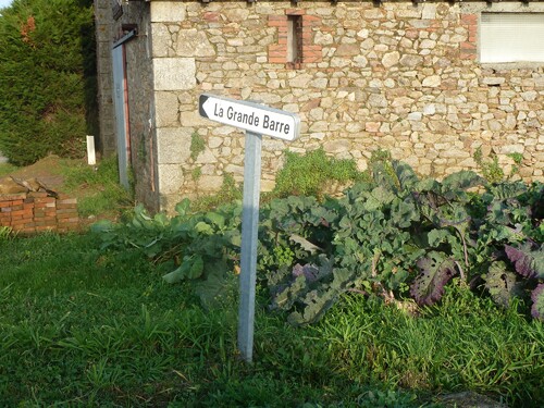 Pouzauges et la colonne de Lachenay....