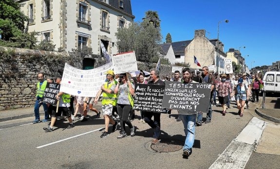Partis à 14 h de Penvillers, des centaines de manifestants se sont dirigés vers le centre-ville puis la préfecture.
