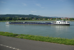 YBBS AN DER DONAU - TRAFIC SUR LE DANUBE