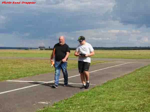 René Drappier a rencontré un jeune aéromodéliste au terrain d'aviation