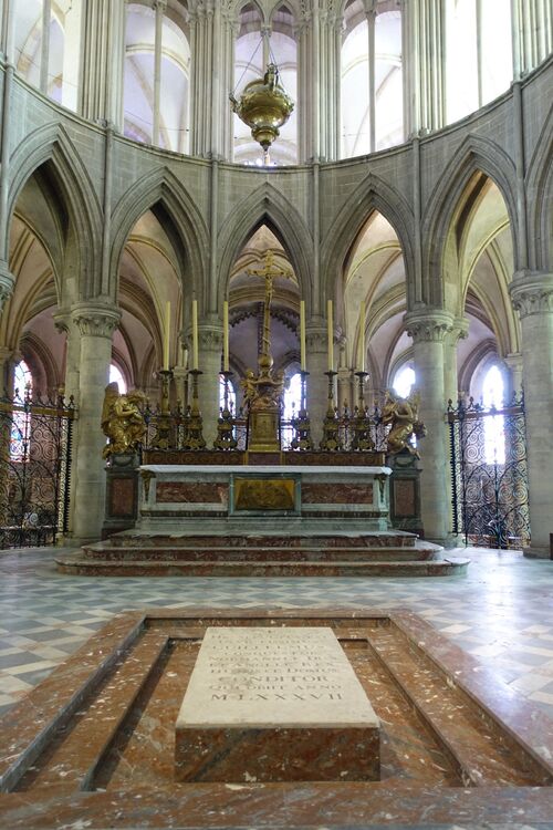 Le tombeau de Guillaume le Conquérant dans l'Abbaye aux Hommes