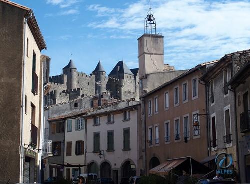 Carcassonne (Aude) : ville basse et basilique de la cité médiévale